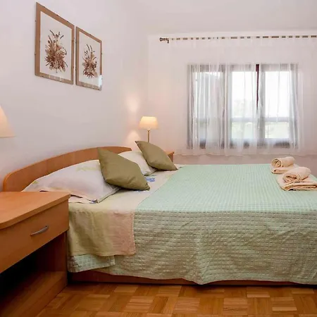 One-bedroom In I *